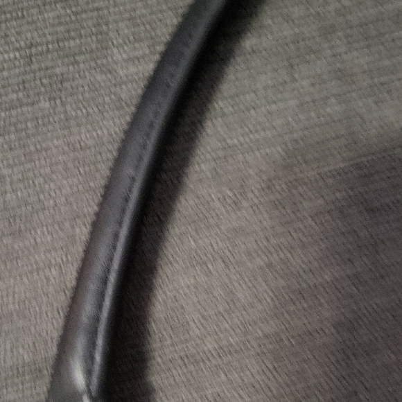 HELEN WELSH LIKE NEW Elegant Black Leather Shoulder Bag - Picture 9 of 14